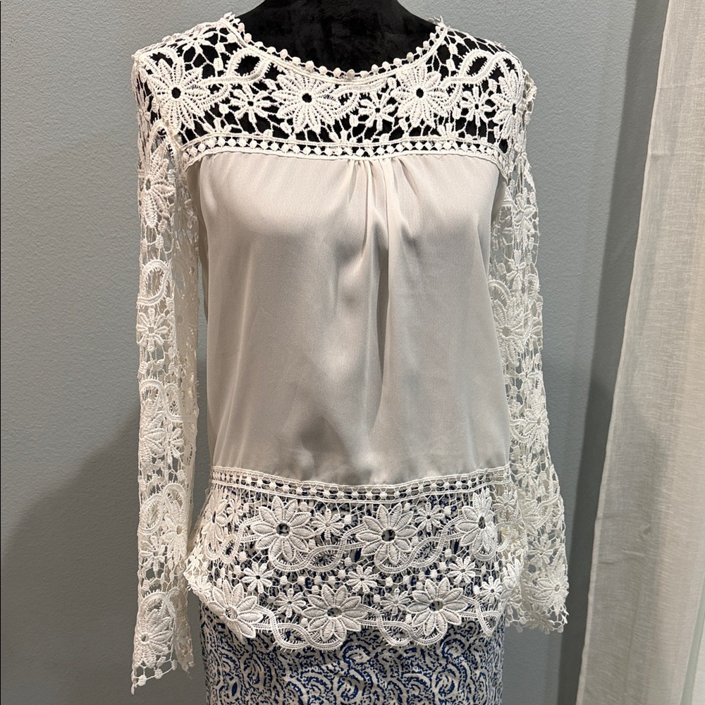 Beautiful Chic Crochet Lace Women's White Lace Blouse Feminine Spring Size M